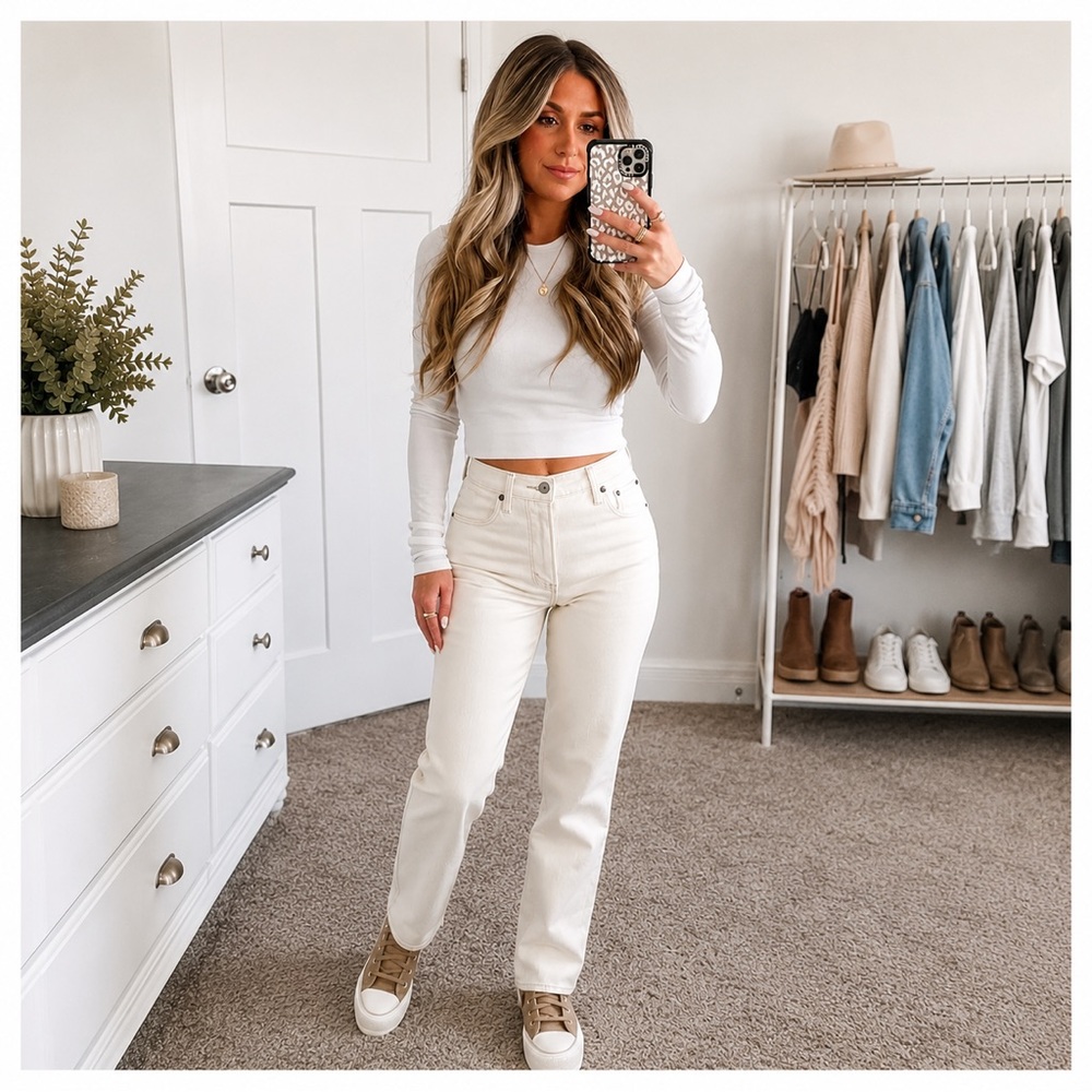 Abercrombie & Fitch Ultra high-rise 90s Straight Leg Curve Love Jeans in Cream